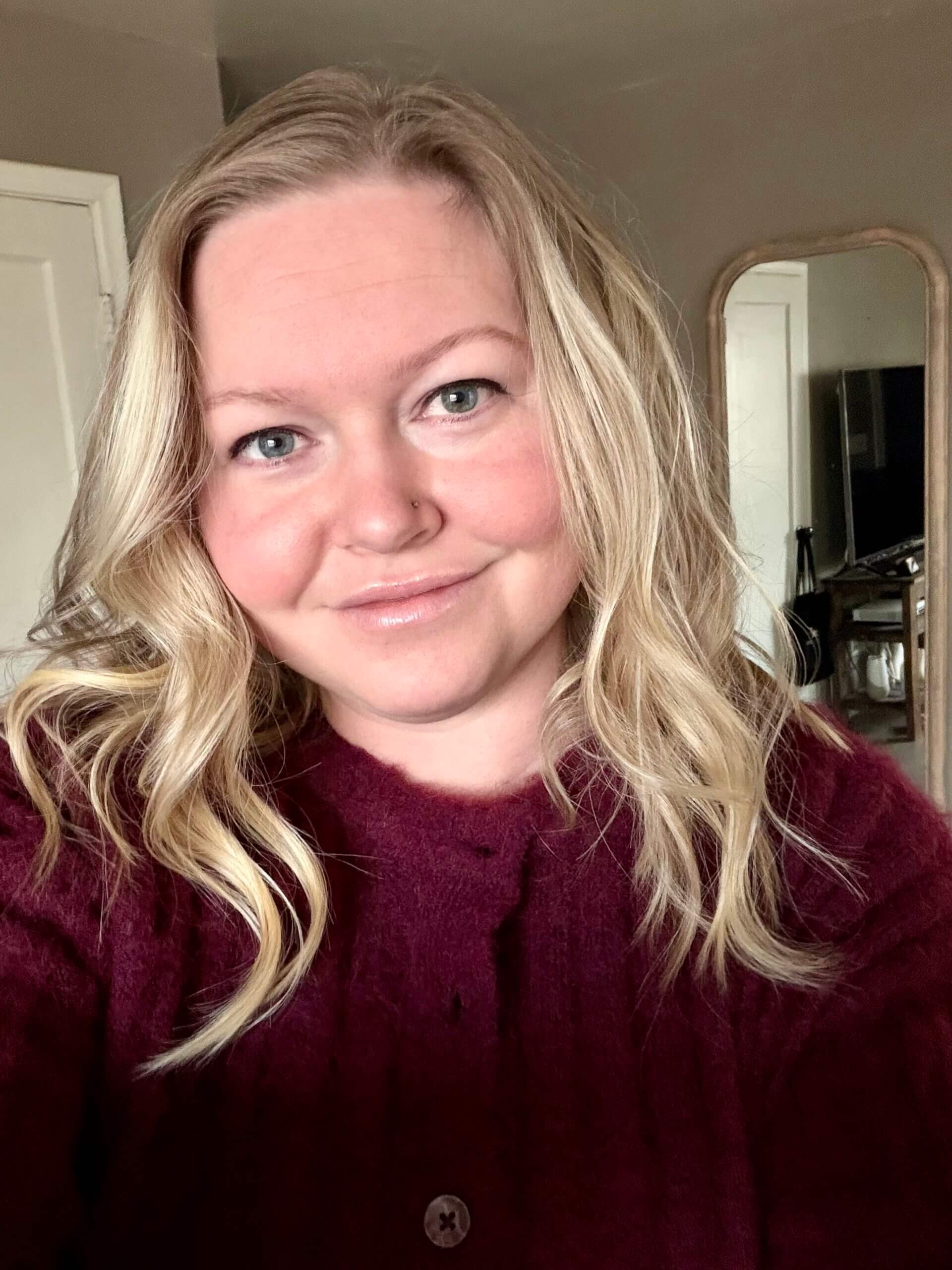 Effortlessly chic fall fashion outfit inspiration featuring a cozy sweater.